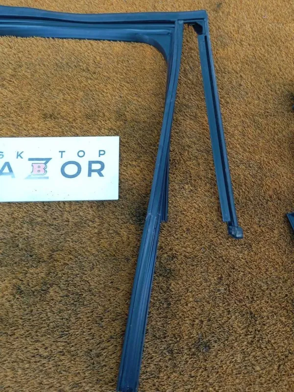 Уплотнитель стекла двери