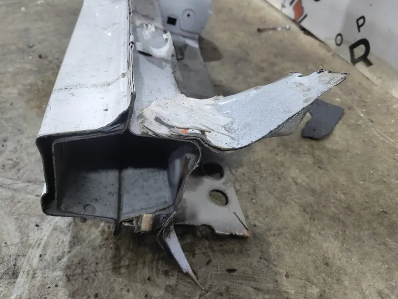 Порог с центральной стойкой