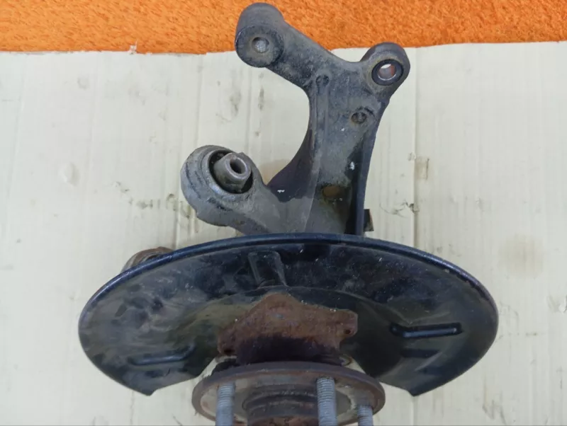 Кулак поворотный