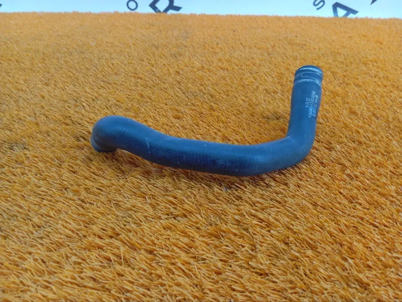 Патрубок системы охлаждения