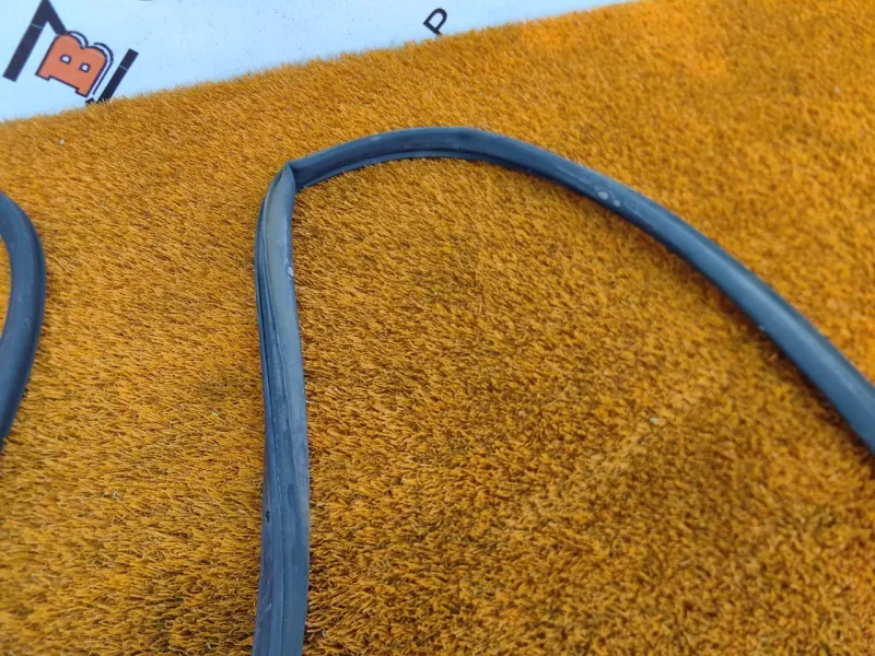 Уплотнитель двери