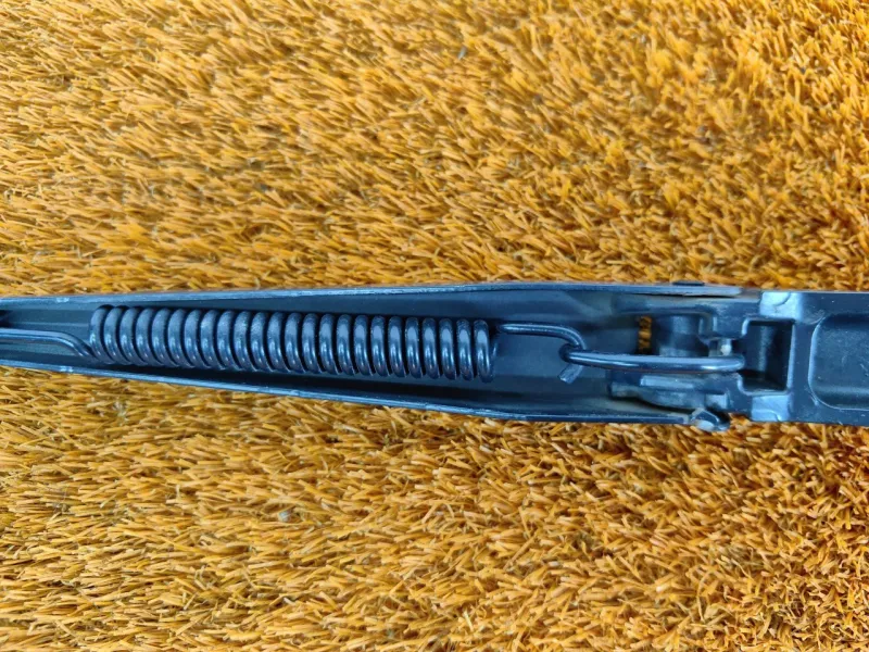 поводок стеклоочистителя