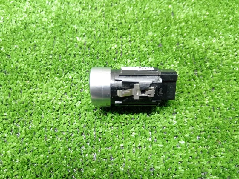 Кнопка запуска двигателя