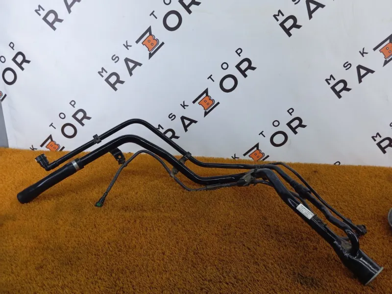 Горловина топливного бака