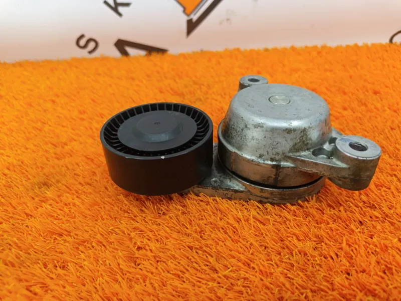 Ролик натяжной навесного оборудования