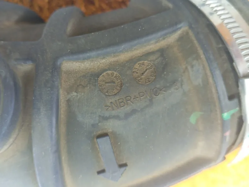 Патрубок воздушного фильтра