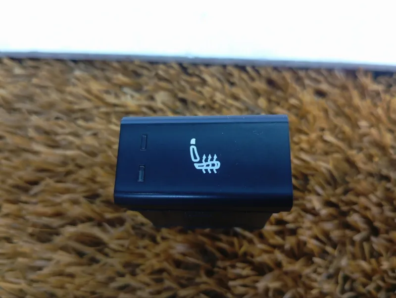 Кнопка обогрева сидений