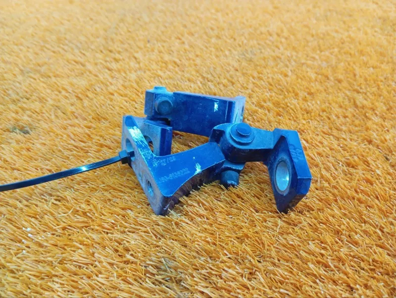 Петля двери