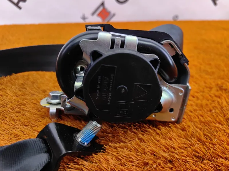 Ремень безопасности