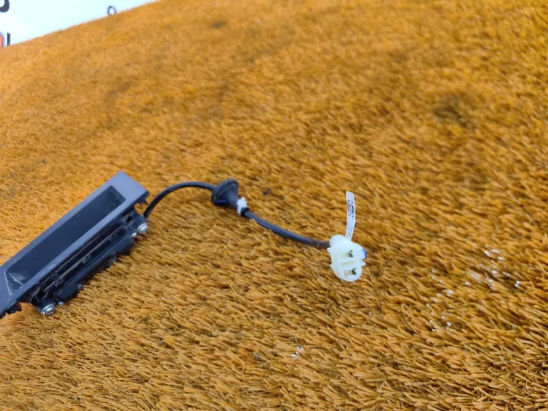 Кнопка открывания багажника