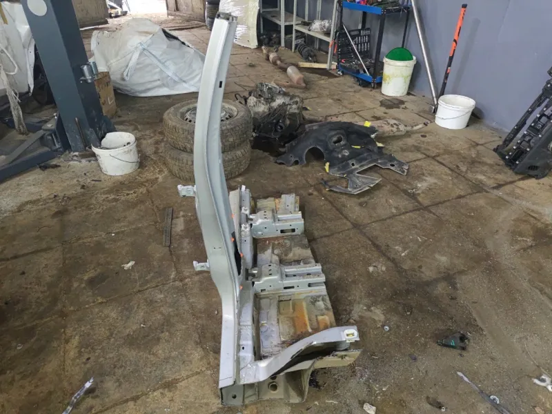 Порог с центральной стойкой