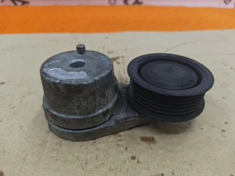 Натяжитель приводного ремня