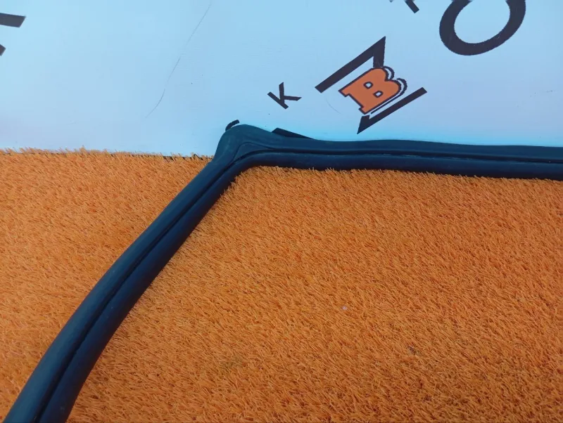 Уплотнитель проема двери