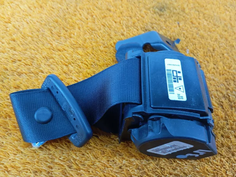 Ремень безопасности