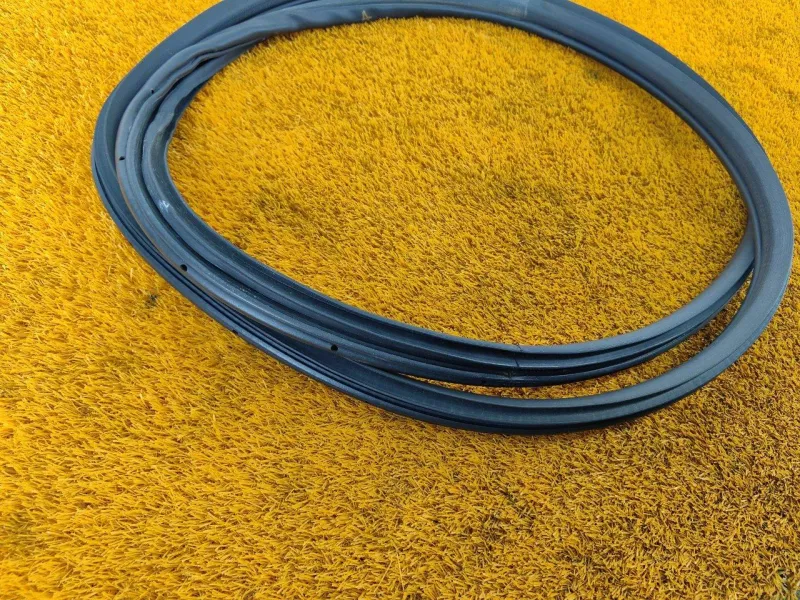 Уплотнитель проема двери