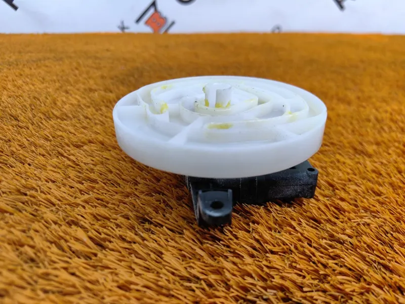 Сервопривод заслонок печки