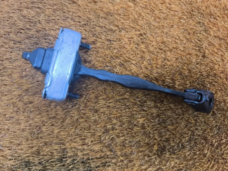 Ограничитель двери