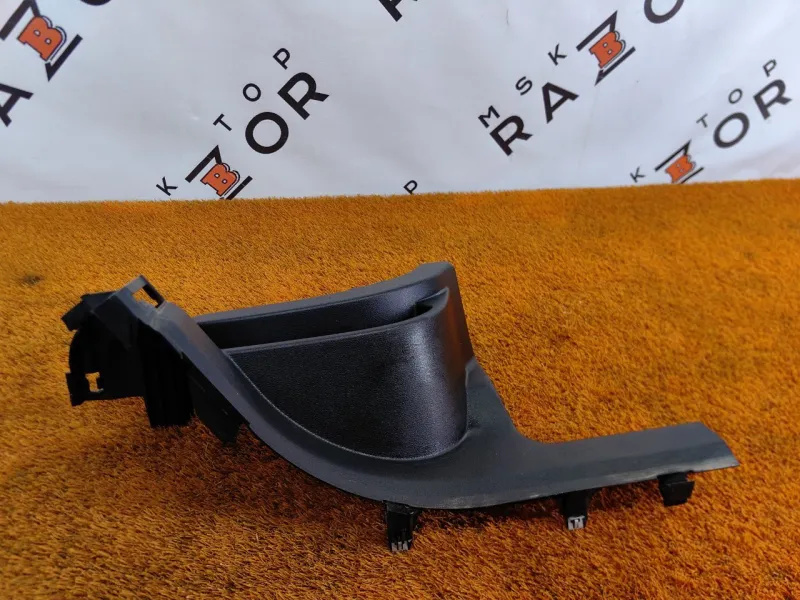 Накладка на порог салона