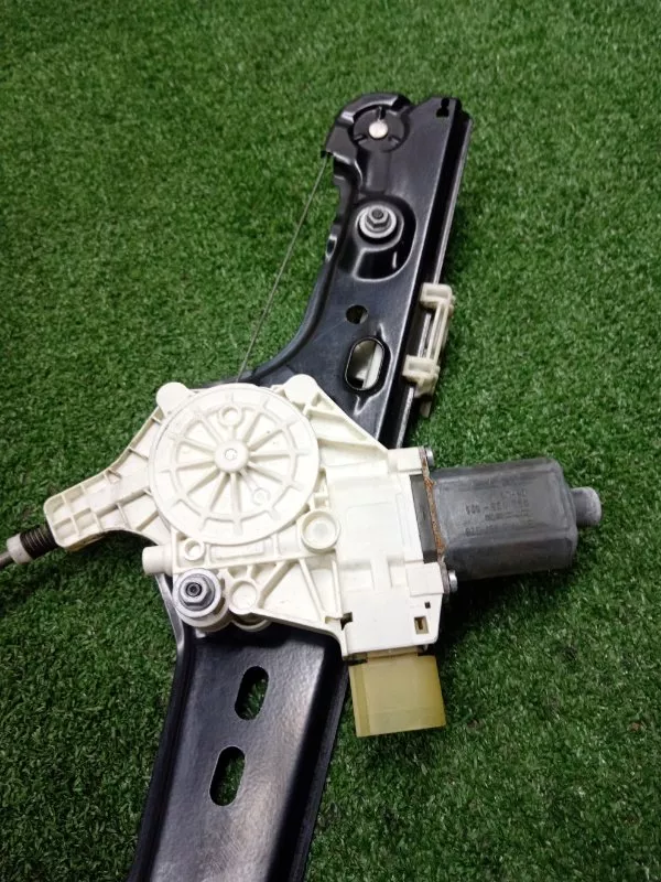 Стеклоподъемник BMW 3-Series 2008 51337140587 E90, передний правый