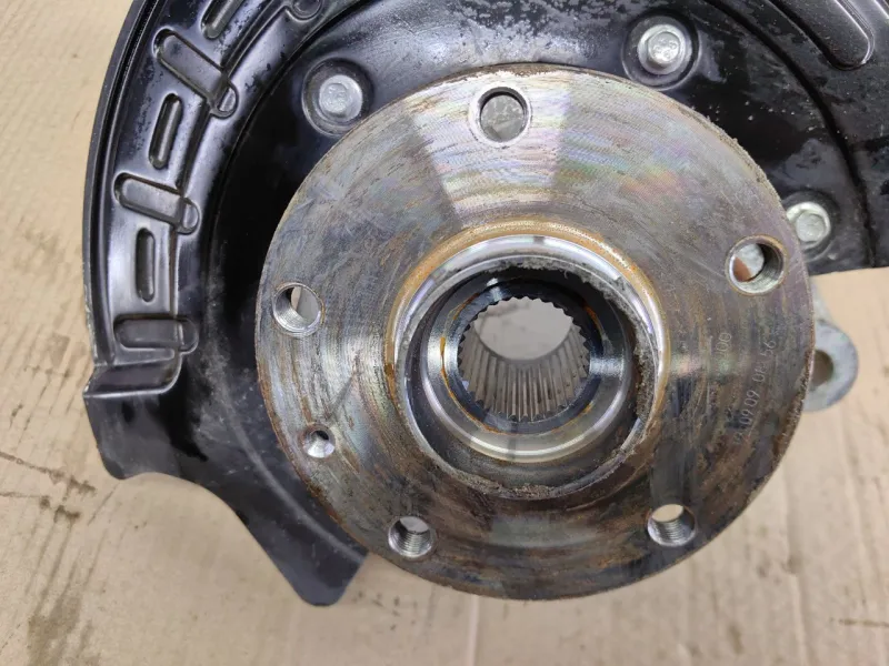 Кулак поворотный