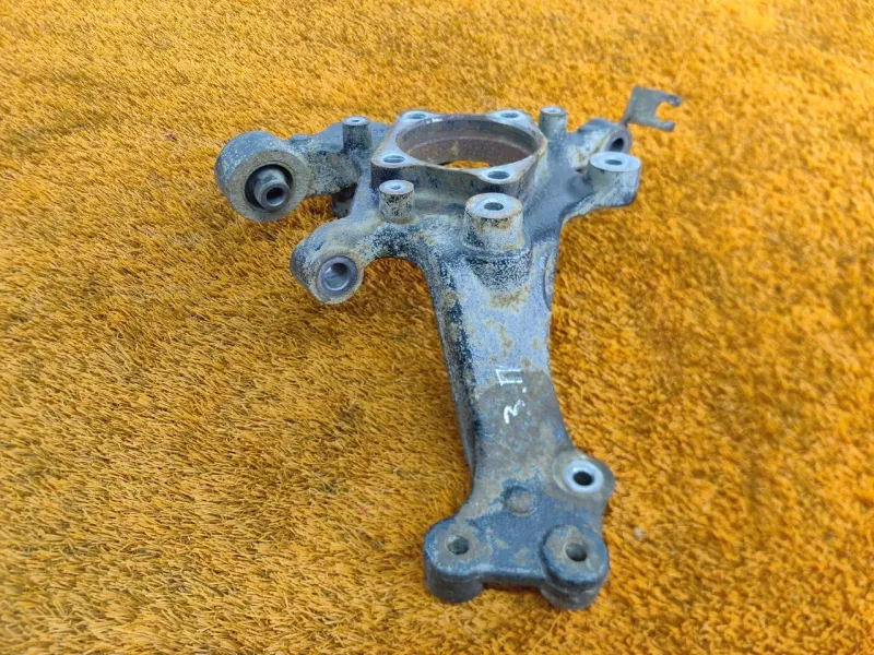 Кулак поворотный