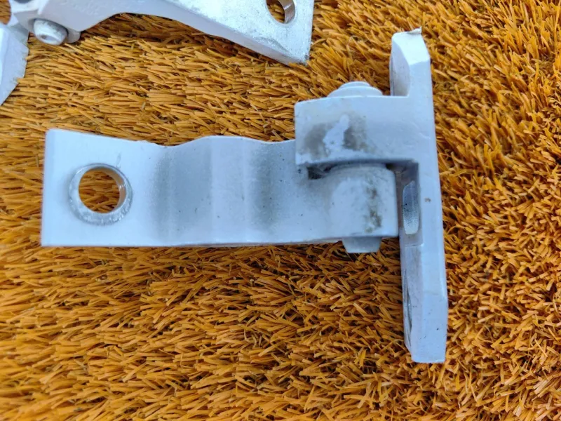 Петля двери