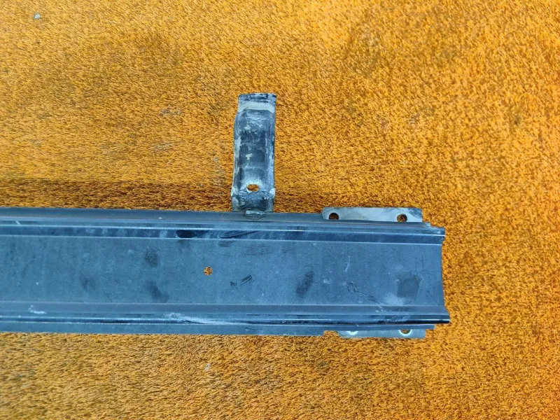 Усилитель бампера