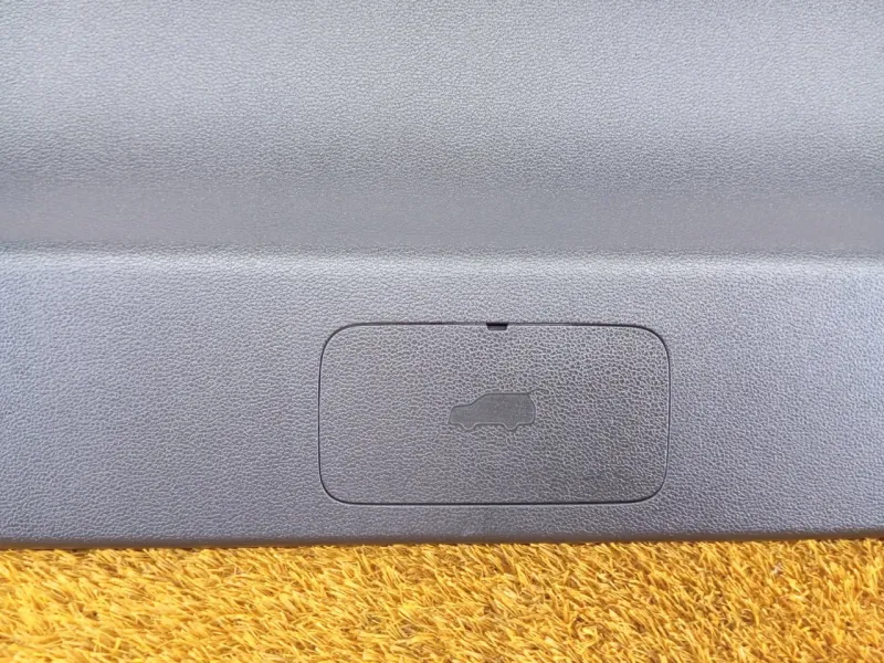 Обшивка двери багажника