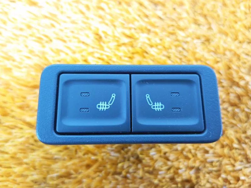 Кнопка обогрева сидений