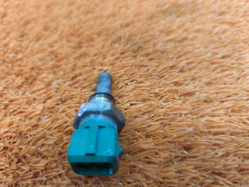 Датчик температуры охлаждающей жидкости