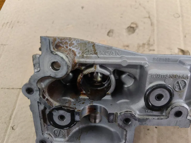 Крышка двигателя передняя