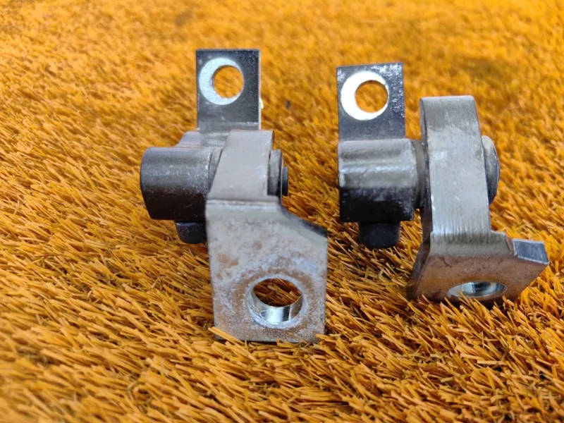 Петля двери