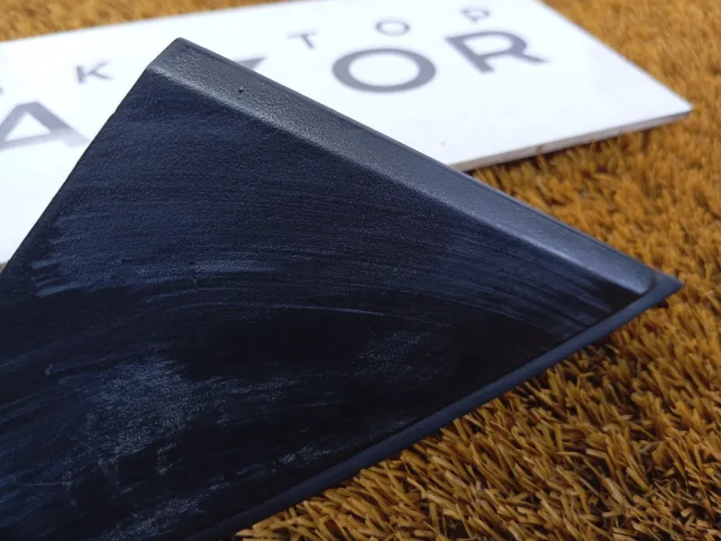 Уголок двери