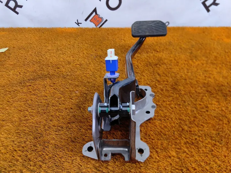 Педаль тормоза