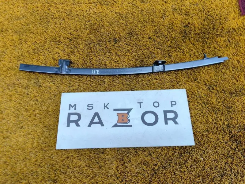 Направляющая стекла двери