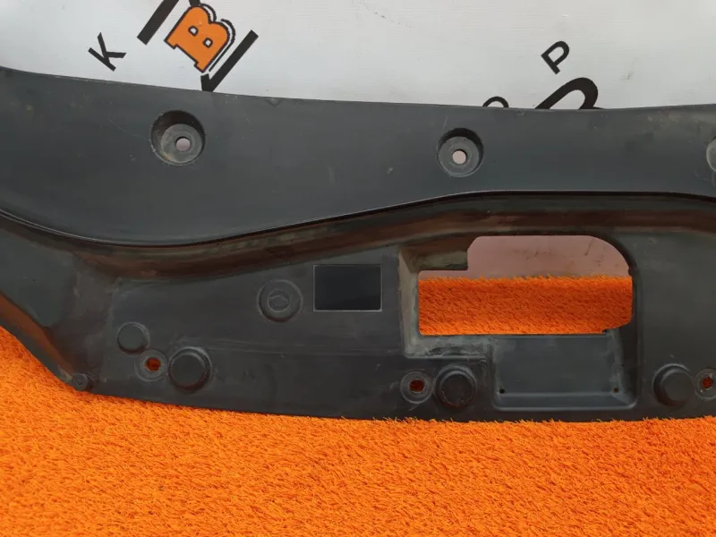 Накладка замка капота