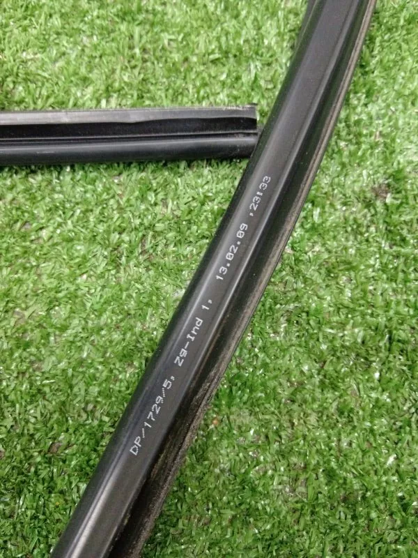 Уплотнитель стекла двери