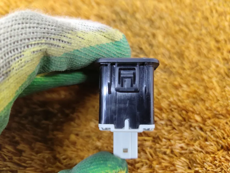 Кнопка багажника