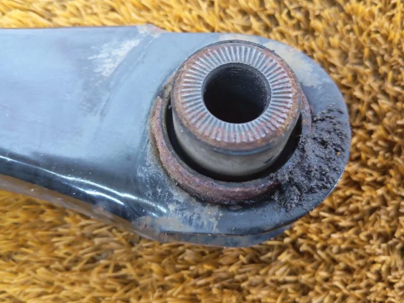 Рычаг подвески верхний