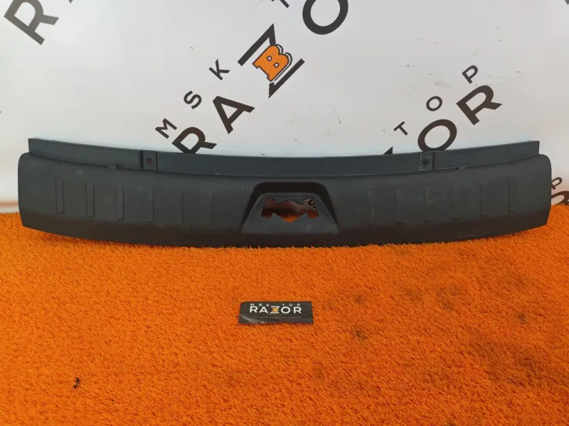 Накладка замка багажника