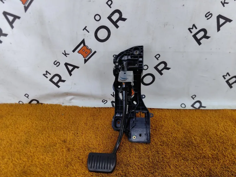 Педаль тормоза