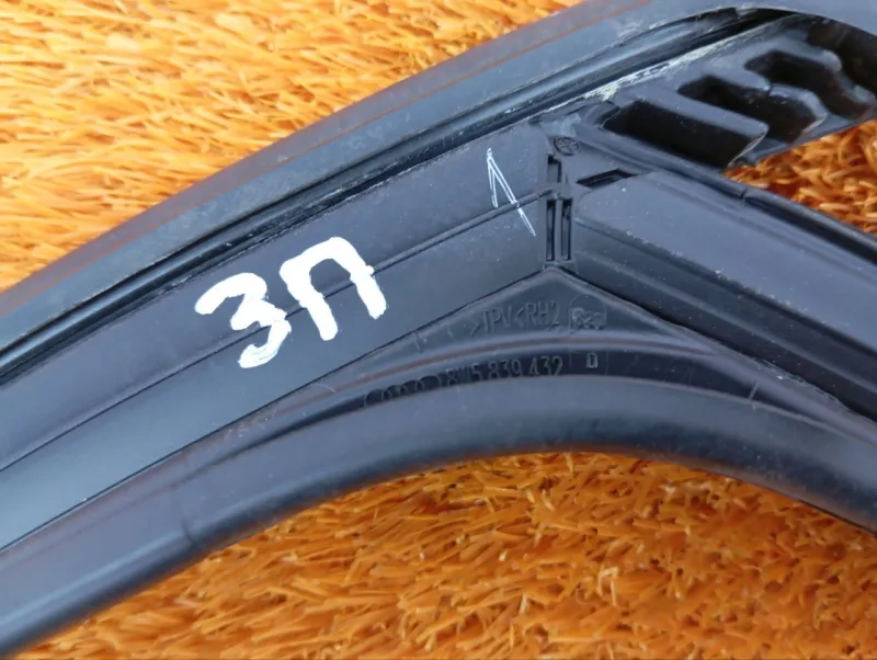 Уплотнитель стекла двери