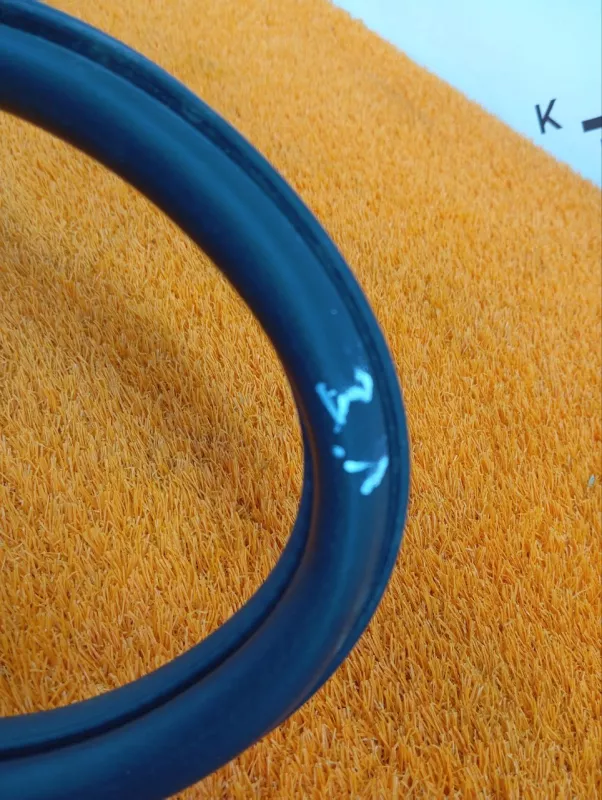 Уплотнитель проема двери