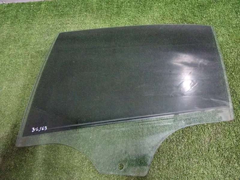 Стекло двери BMW 3-Series 2006 51347060267 E90, заднее левое