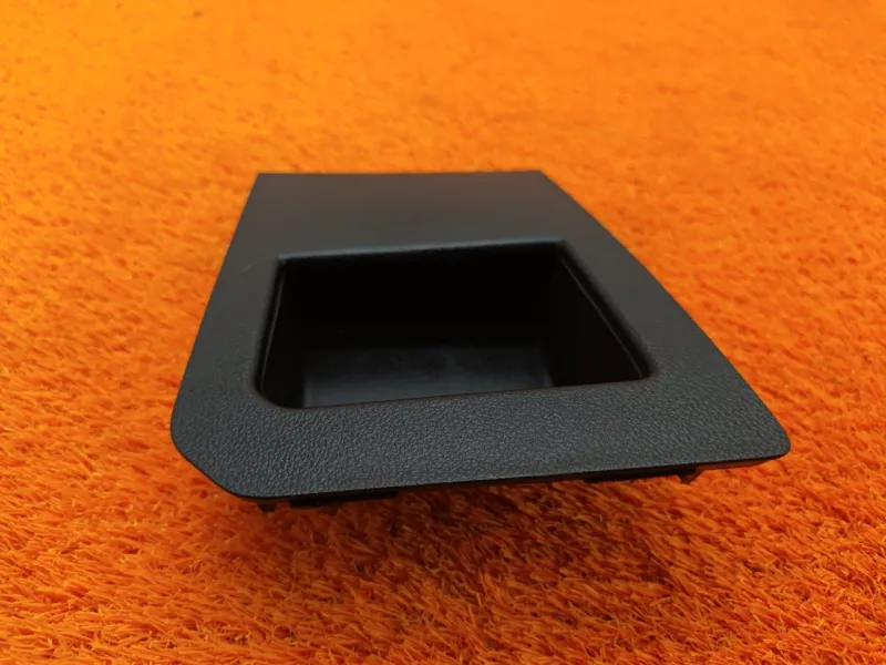 Крышка блока предохранителей