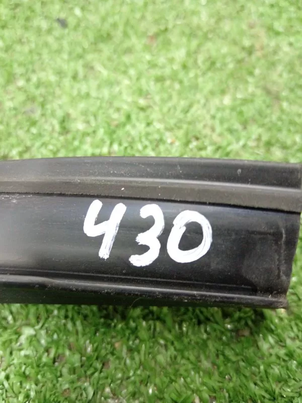 Уплотнитель стекла двери