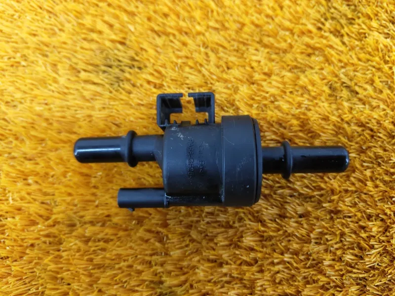 Клапан вентиляции топливного бака