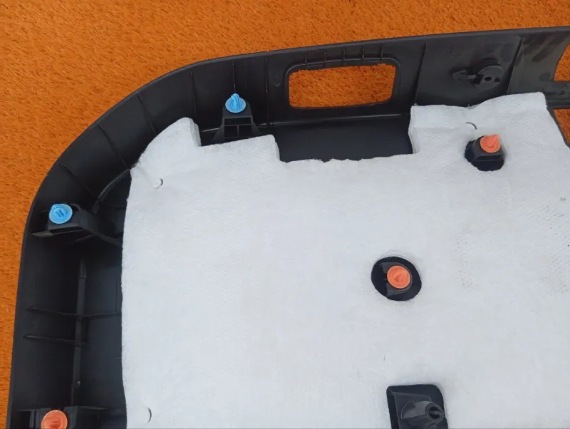 Обшивка крышки багажника