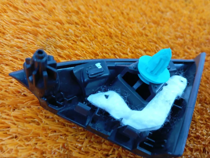 Уголок двери