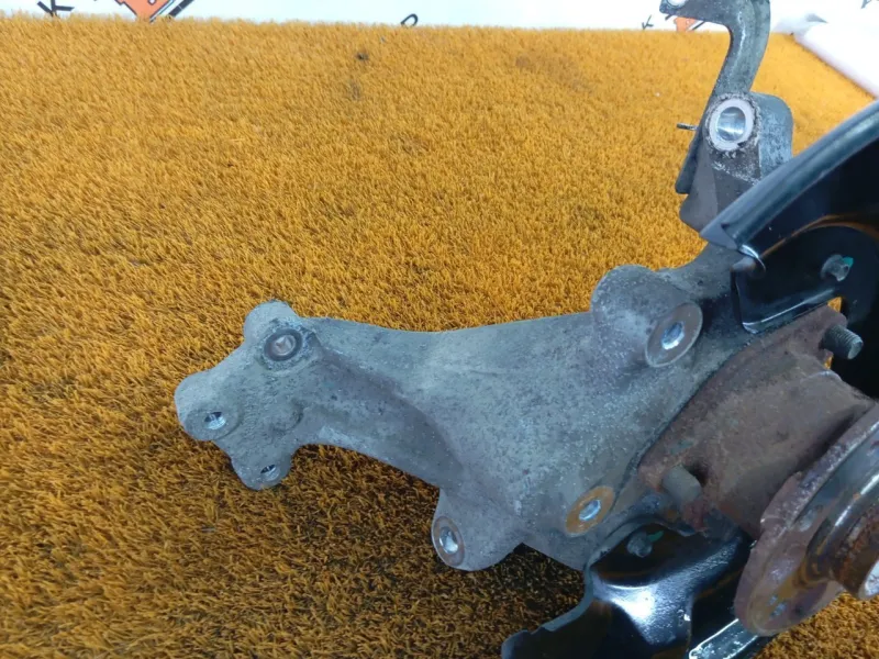 Кулак поворотный